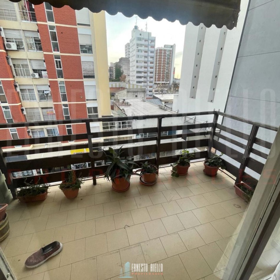ALQUILER DEPARTAMENTO 3 AMBIENTES CON BALCON, QUILMES CENTRO.
