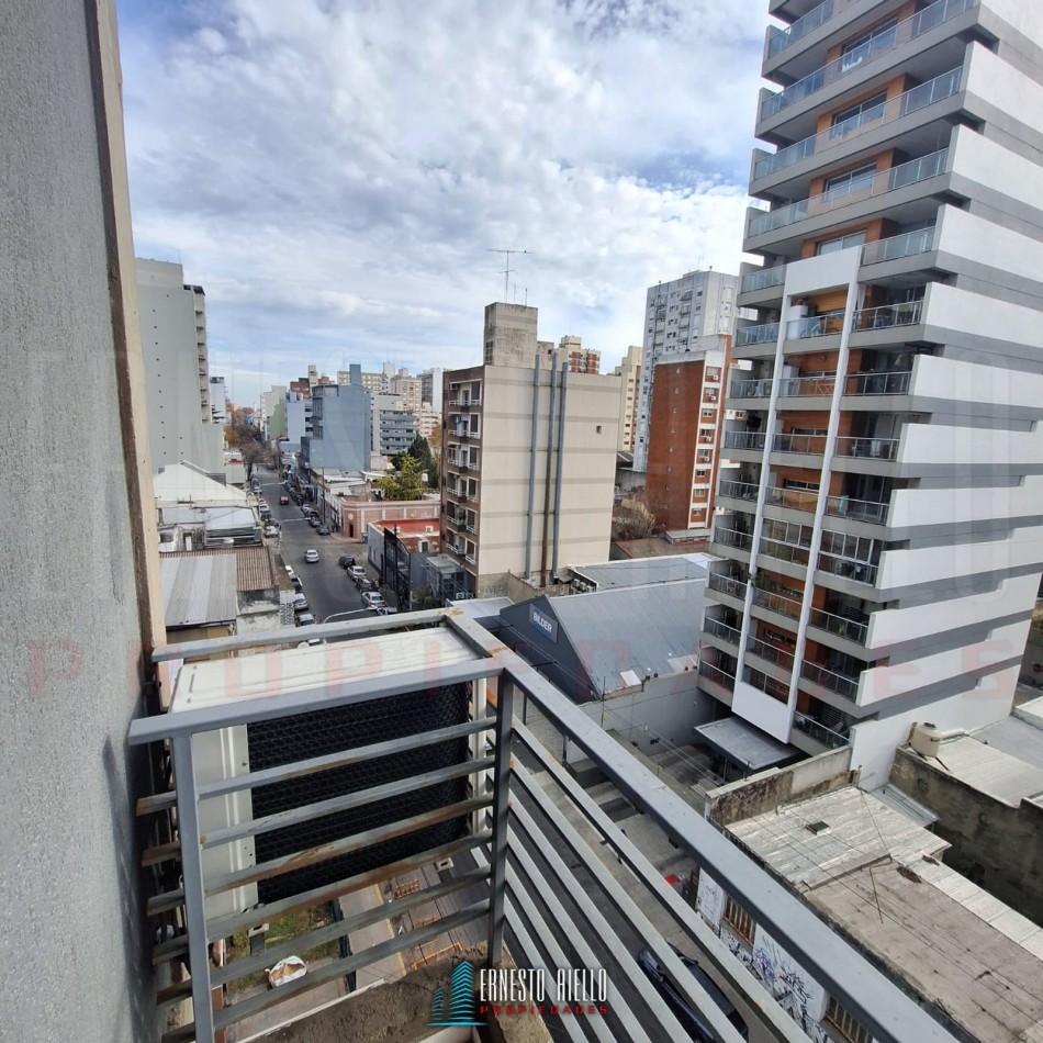 ALQUILER DEPARTAMENTO DOS AMBIENTES CON BALCON EN QUILMES CENTRO.