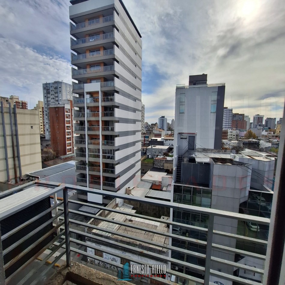 ALQUILER DEPARTAMENTO DOS AMBIENTES CON BALCON EN QUILMES CENTRO.