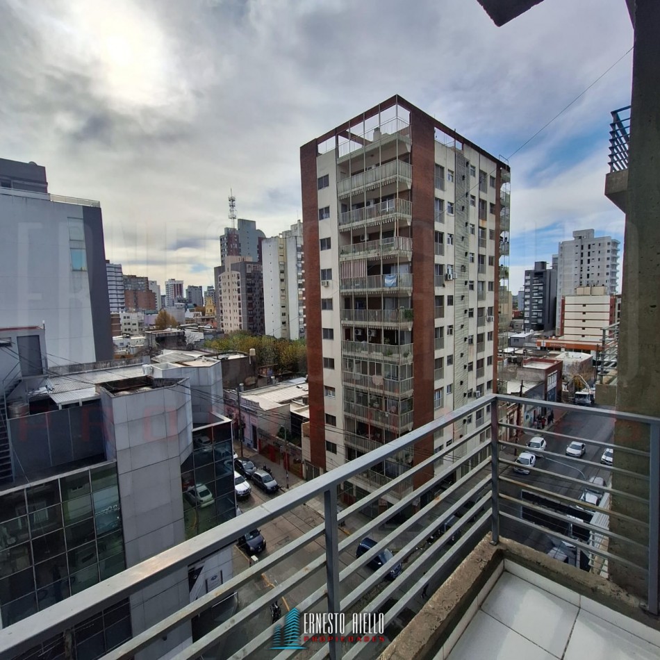 ALQUILER DEPARTAMENTO DOS AMBIENTES CON BALCON EN QUILMES CENTRO.