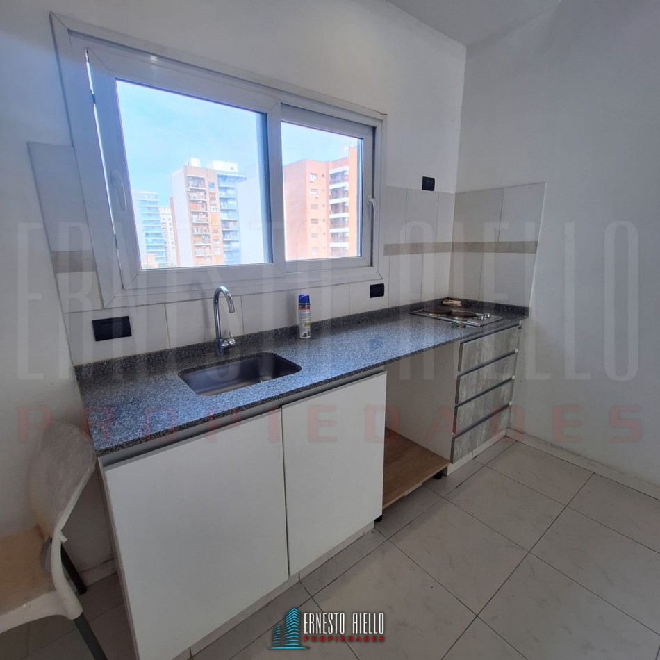 ALQUILER DEPARTAMENTO DOS AMBIENTES CON BALCON EN QUILMES CENTRO.