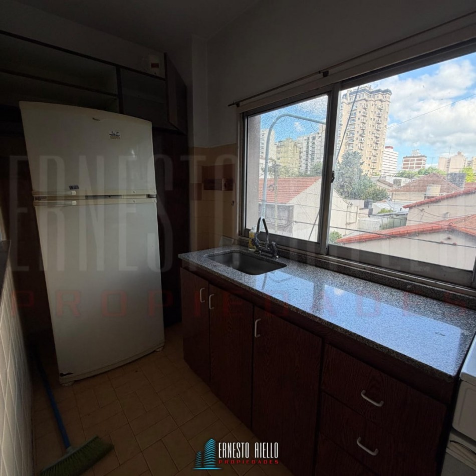 ALQUILER COMODO MONOAMBIENTE DIVIDIDO Y EQUIPADO EN QUILMES CENTRO.