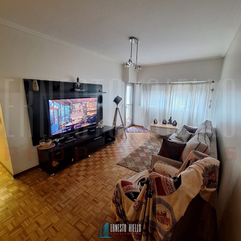 VENTA DEPARTAMENTO DE 4 AMBIENTES CON BALCON, QUILMES CENTRO.