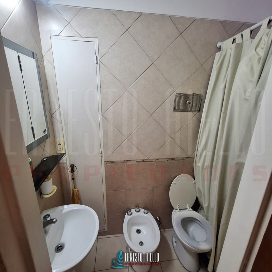 VENTA DEPARTAMENTO DE 4 AMBIENTES CON BALCON, QUILMES CENTRO.