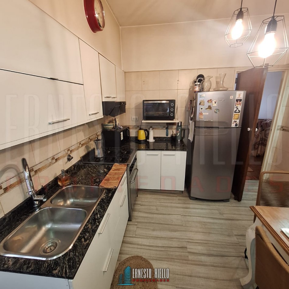 VENTA DEPARTAMENTO DE 4 AMBIENTES CON BALCON, QUILMES CENTRO.