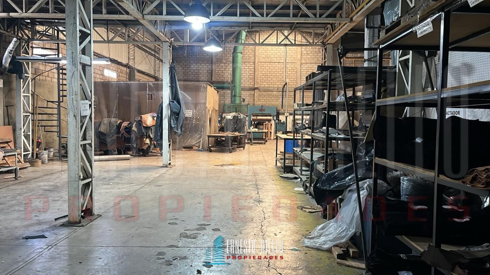 VENTA GALPON DE 800 MTS2 EN WILDE.