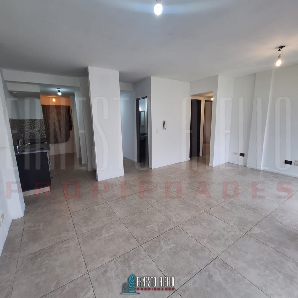 ALQUILER DEPARTAMENTO 3 AMBIENTES CON COCHERA Y PATIO