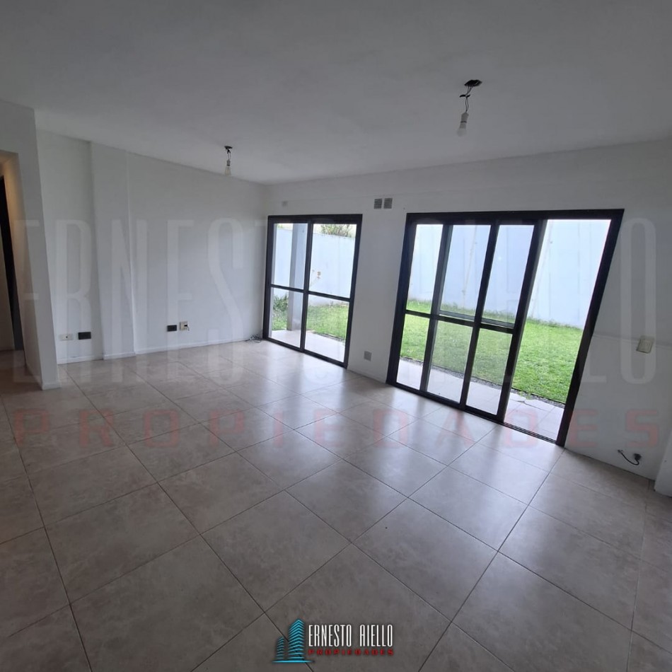 ALQUILER DEPARTAMENTO 3 AMBIENTES CON COCHERA Y PATIO