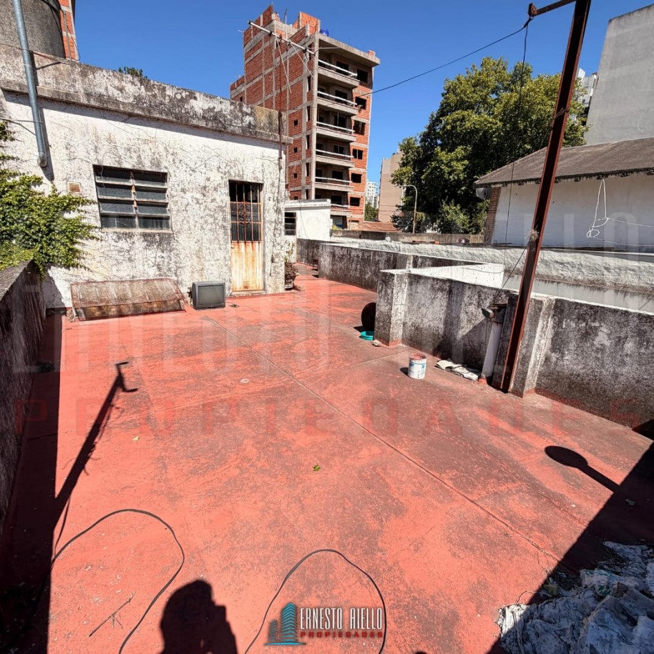 VENTA CASA IDEAL INVERSOR. SARMIENTO N° 988. MEDIDAS 9 DE FRENTE POR 28.27 DE FONDO. QUILMES CENTRO