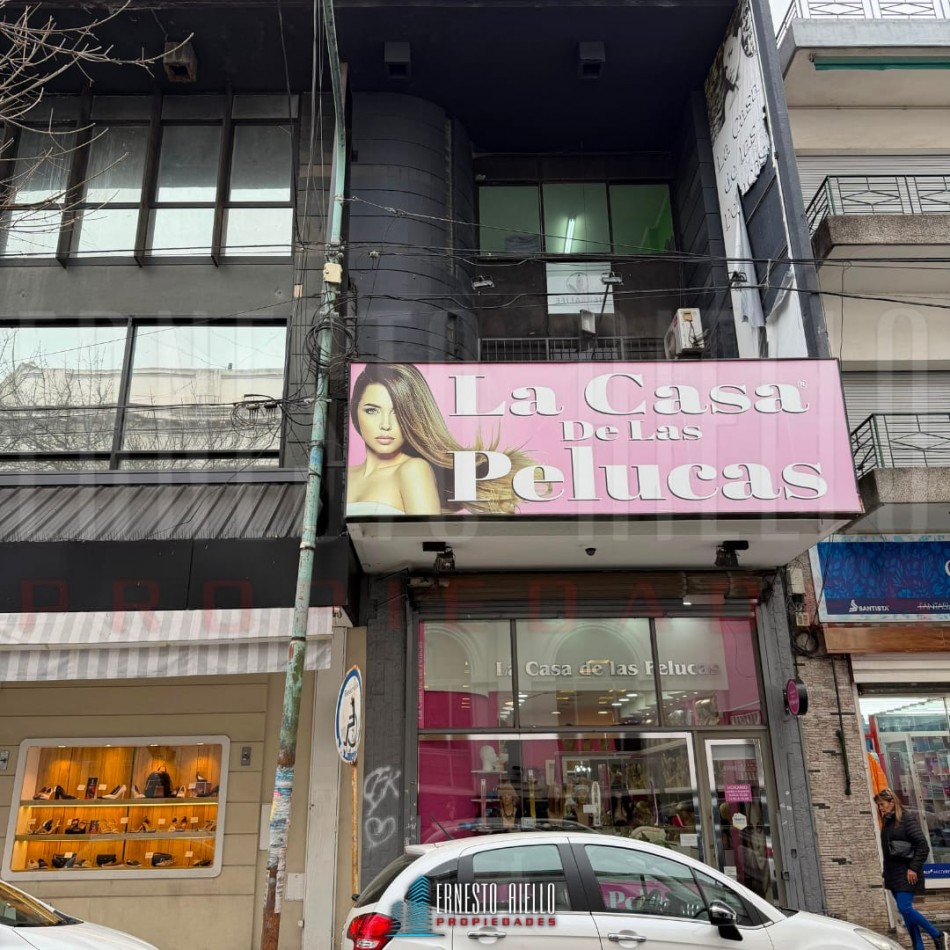 ALQUILER AMPLIO LOCAL DE CUATRO PLANTAS EN QUILMES CENTRO, A PASOS DE LA PEATONAL RIVADAVIA.