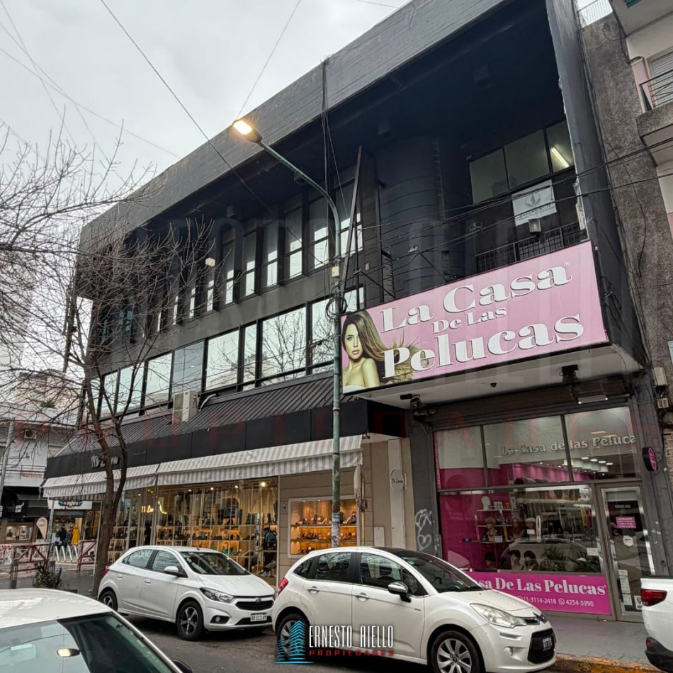 ALQUILER AMPLIO LOCAL DE CUATRO PLANTAS EN QUILMES CENTRO, A PASOS DE LA PEATONAL RIVADAVIA.