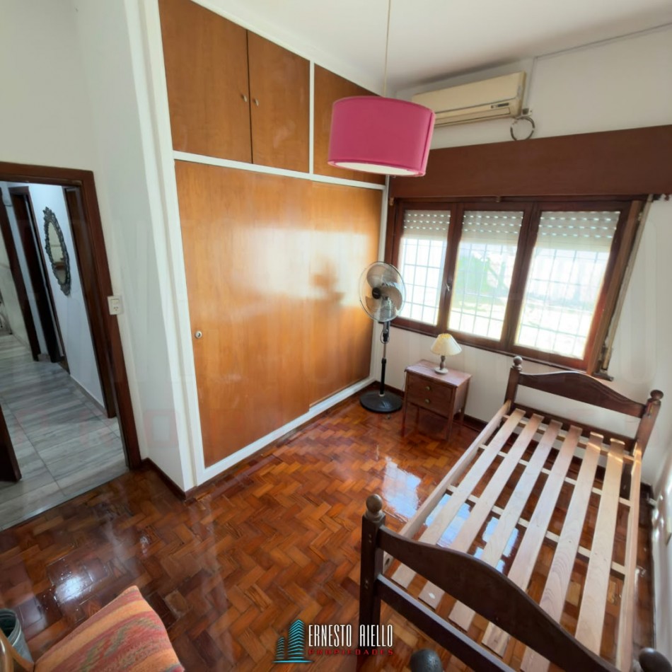 ALQUILER CASA DE 3 AMBIENTES CON ENTRADA PARA AUTO Y PARQUE EN DON BOSCO, BERNAL