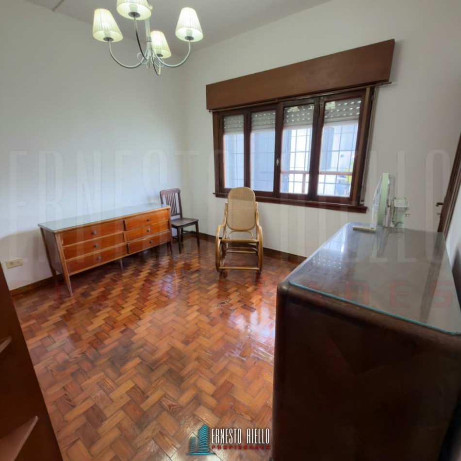ALQUILER CASA DE 3 AMBIENTES CON ENTRADA PARA AUTO Y PARQUE EN DON BOSCO, BERNAL