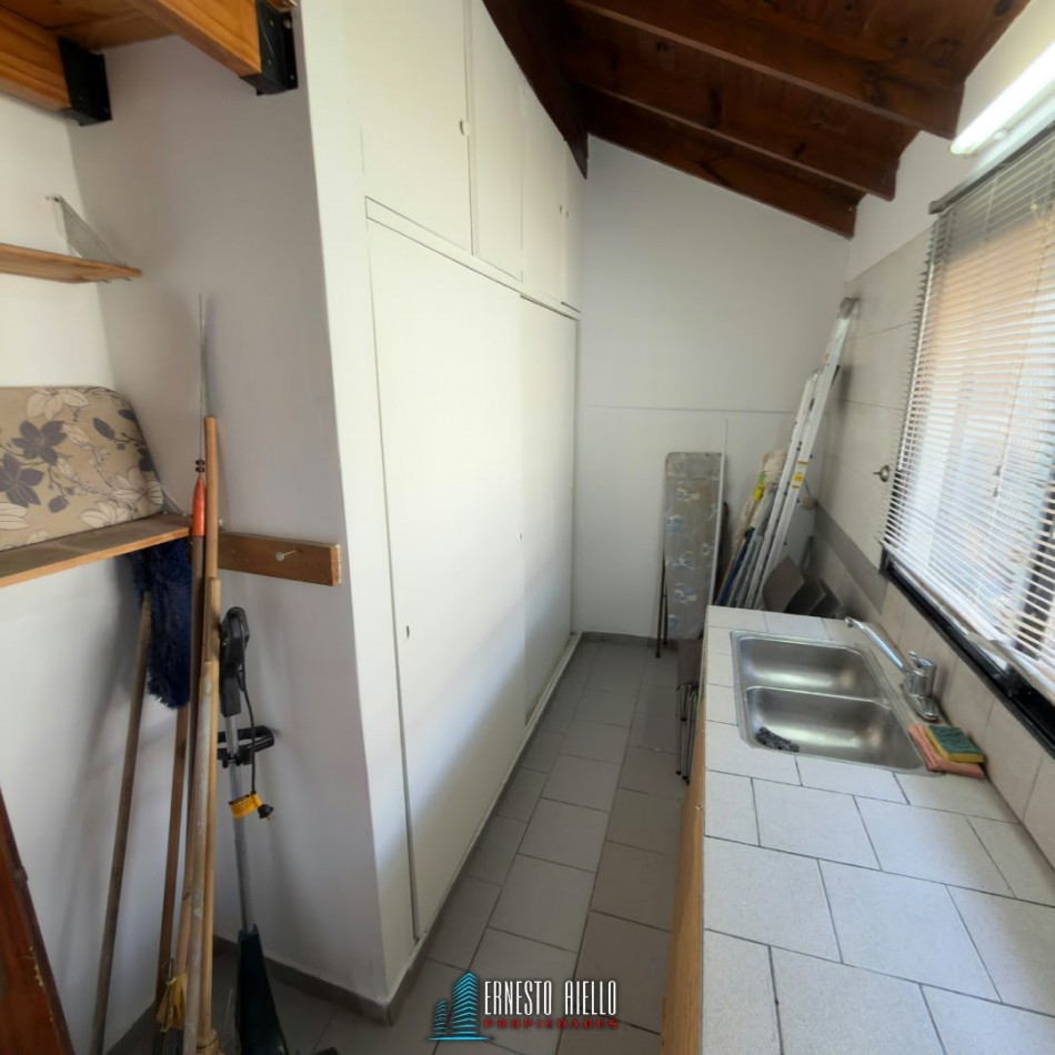 ALQUILER CASA DE 3 AMBIENTES CON ENTRADA PARA AUTO Y PARQUE EN DON BOSCO, BERNAL