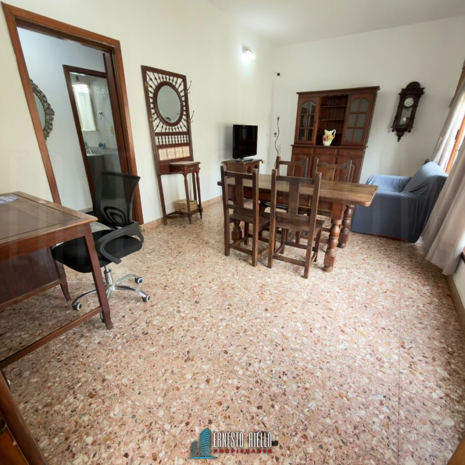 ALQUILER CASA DE 3 AMBIENTES CON ENTRADA PARA AUTO Y PARQUE EN DON BOSCO, BERNAL