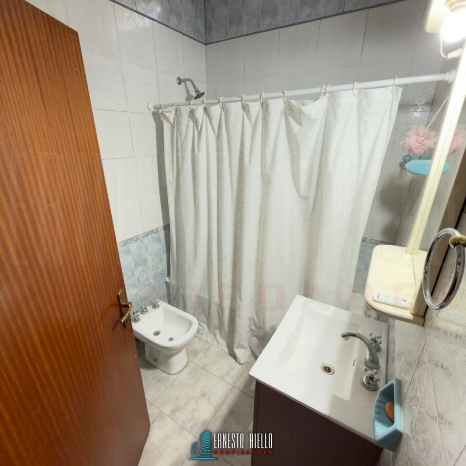 ALQUILER CASA DE 3 AMBIENTES CON ENTRADA PARA AUTO Y PARQUE EN DON BOSCO, BERNAL
