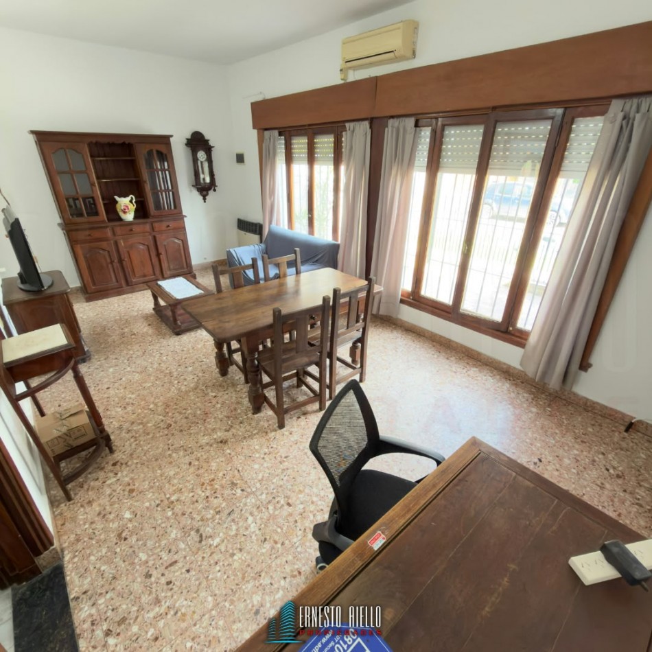 ALQUILER CASA DE 3 AMBIENTES CON ENTRADA PARA AUTO Y PARQUE EN DON BOSCO, BERNAL