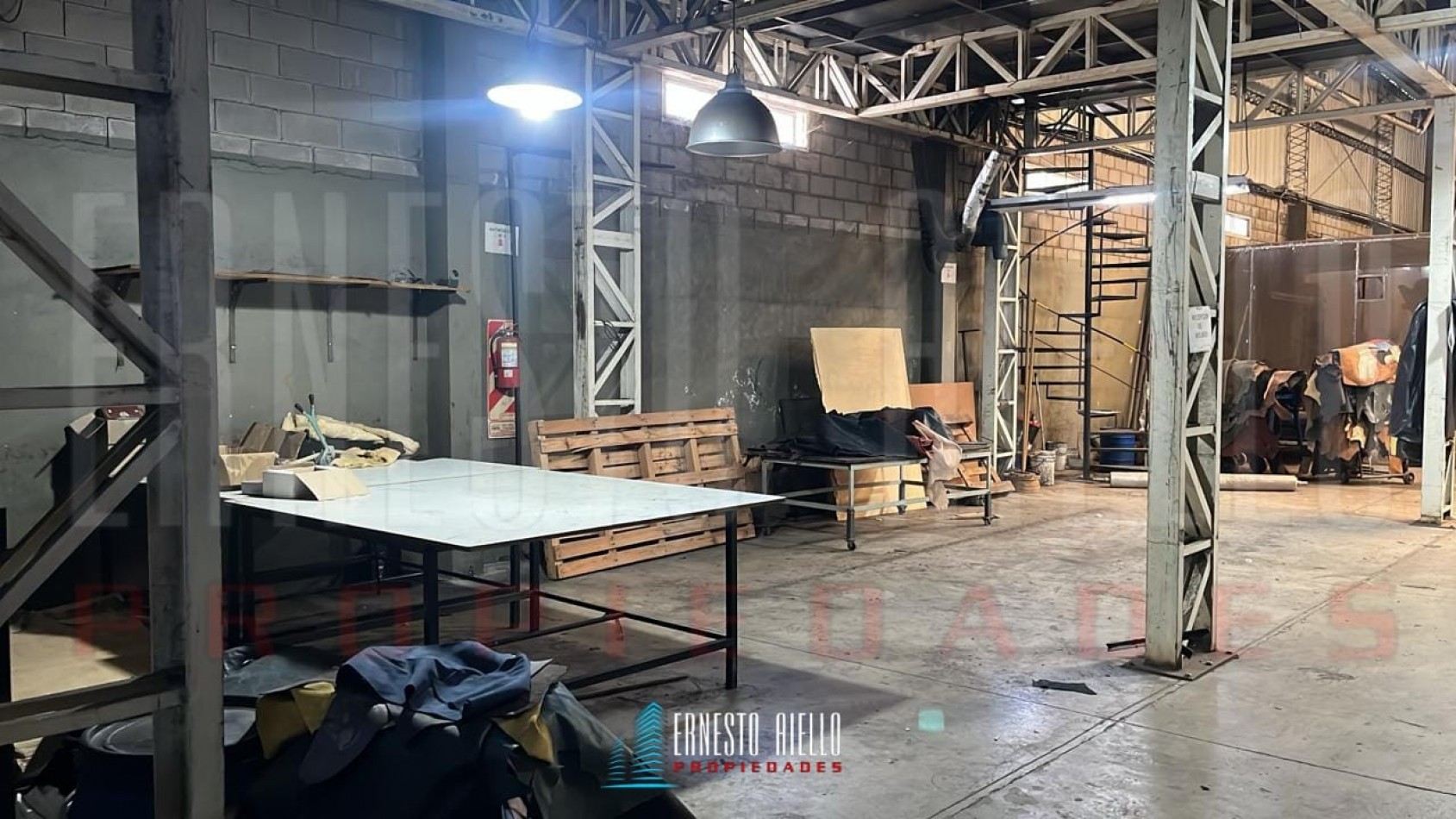 ALQUILER GALPON DE 1000 MTS2 TOTALES EN WILDE.