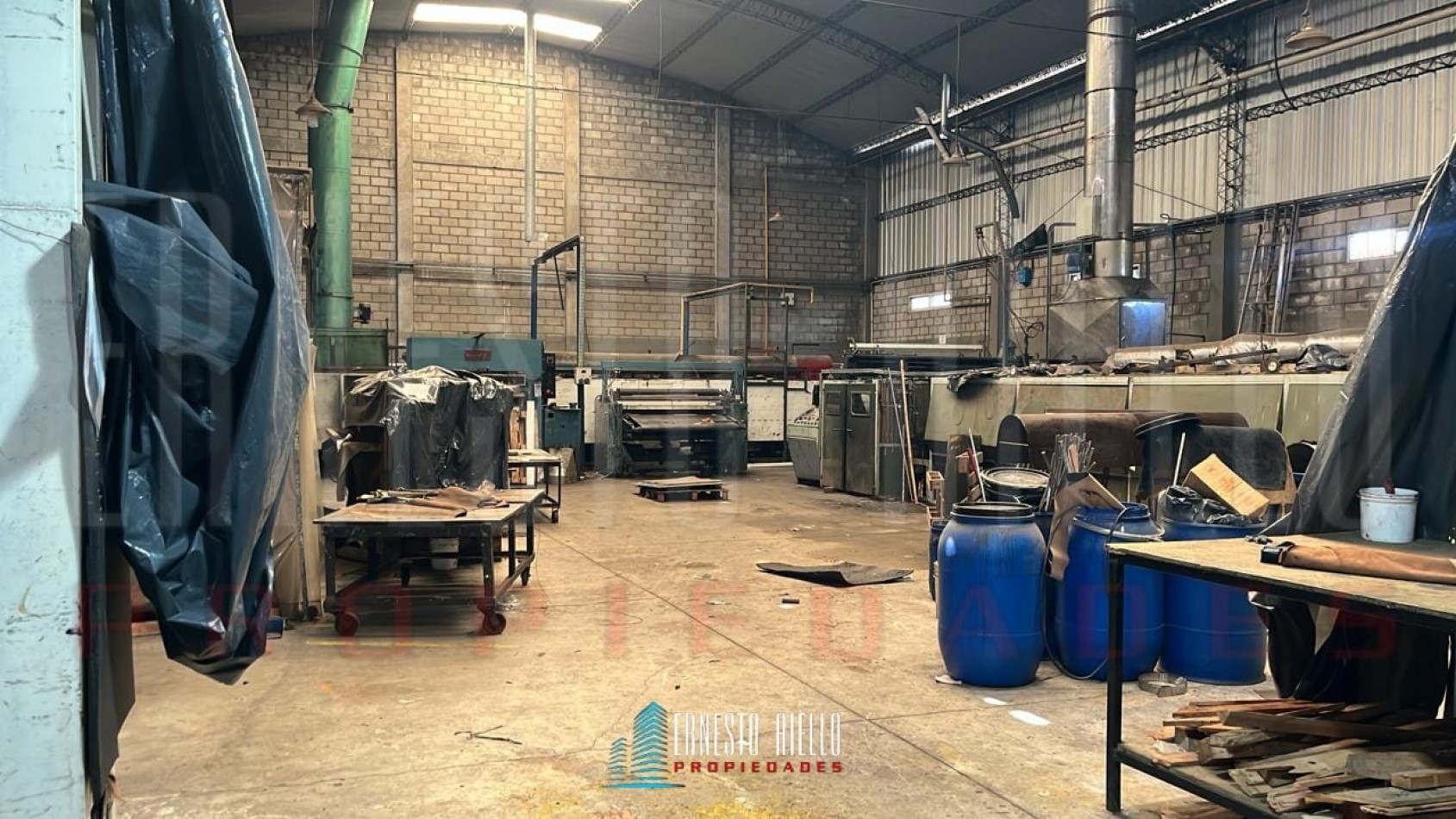 ALQUILER GALPON DE 1000 MTS2 TOTALES EN WILDE.