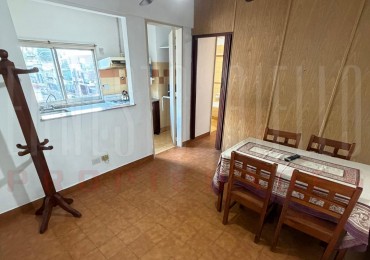 ALQUILER COMODO MONOAMBIENTE DIVIDIDO Y EQUIPADO EN QUILMES CENTRO.