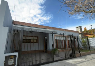 ALQUILER CASA DE 3 AMBIENTES CON ENTRADA PARA AUTO Y PARQUE EN DON BOSCO, BERNAL