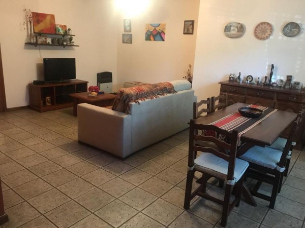 VENTA PRECIOSA CASA DE 4 AMBIENTES. QUILMES OESTE