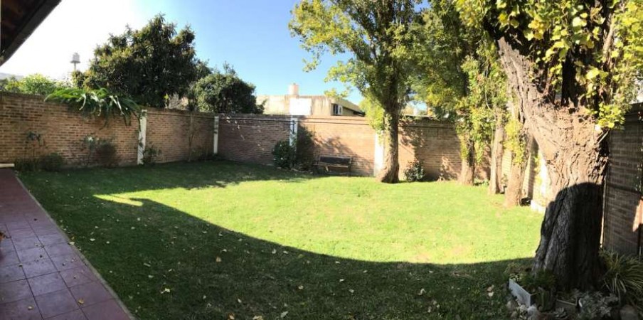 VENTA PRECIOSA CASA DE 4 AMBIENTES. QUILMES OESTE