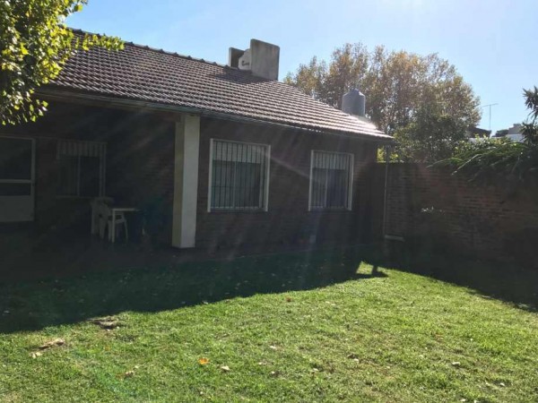 VENTA PRECIOSA CASA DE 4 AMBIENTES. QUILMES OESTE