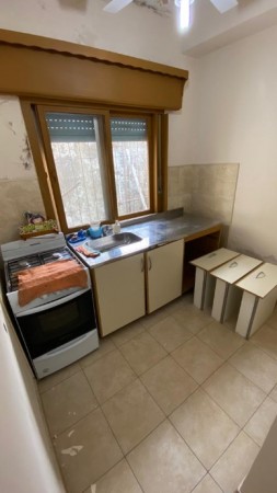 VENTA CASA 3AM CON COCHERA, LOCAL COMERCIAL Y CONSULTORIOS.