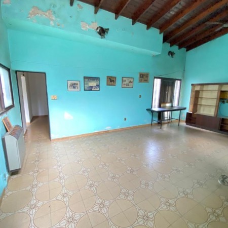 VENTA CASA 3AM CON COCHERA, LOCAL COMERCIAL Y CONSULTORIOS.