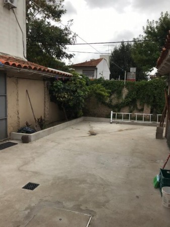 VENTA CASA DE 4 AMB REFACCIONADA. QUILMES O.