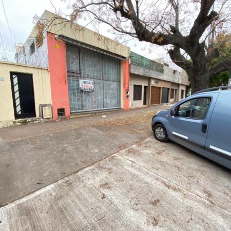 ALQUILER LOCAL COMERCIAL EN  BERNAL OESTE.