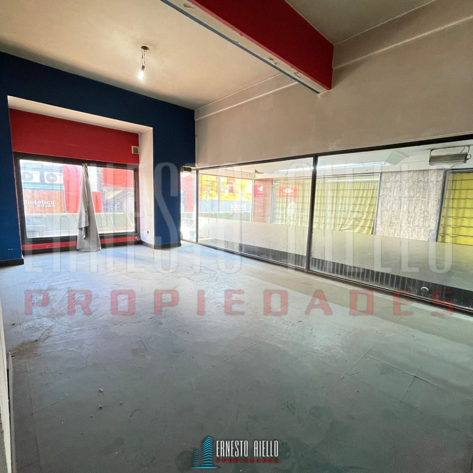 ALQUILER LOCAL COMERCIAL CALLE MORENO, QUILMES CENTRO.