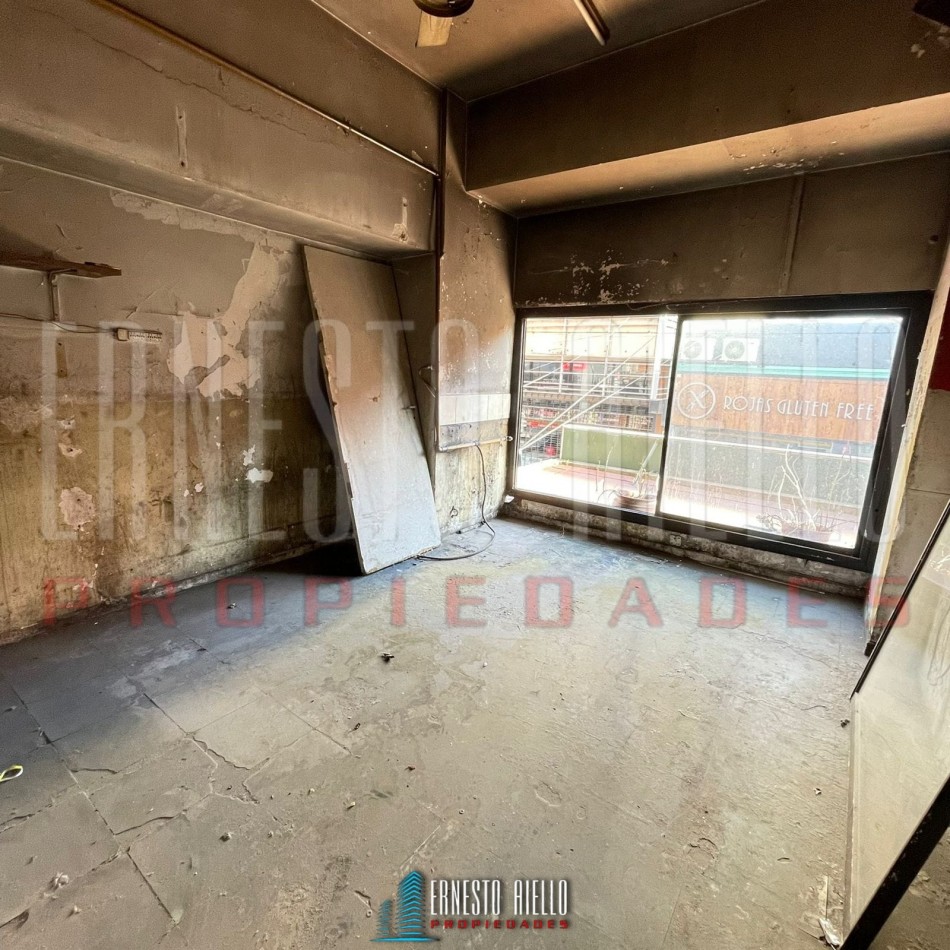ALQUILER LOCAL COMERCIAL CALLE MORENO, QUILMES CENTRO.