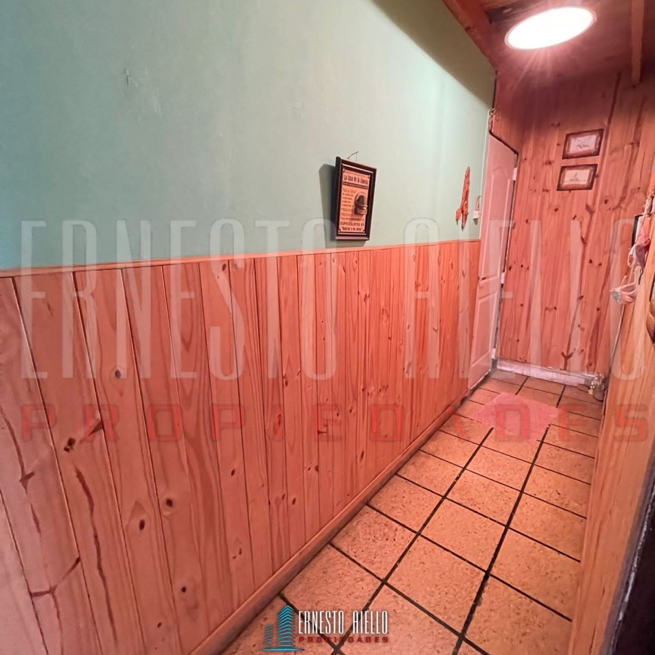 VENTA 2 CASAS SOBRE MISMO LOTE DE 2 AMBIENTES CADA UNA EN QUILMES OESTE. 