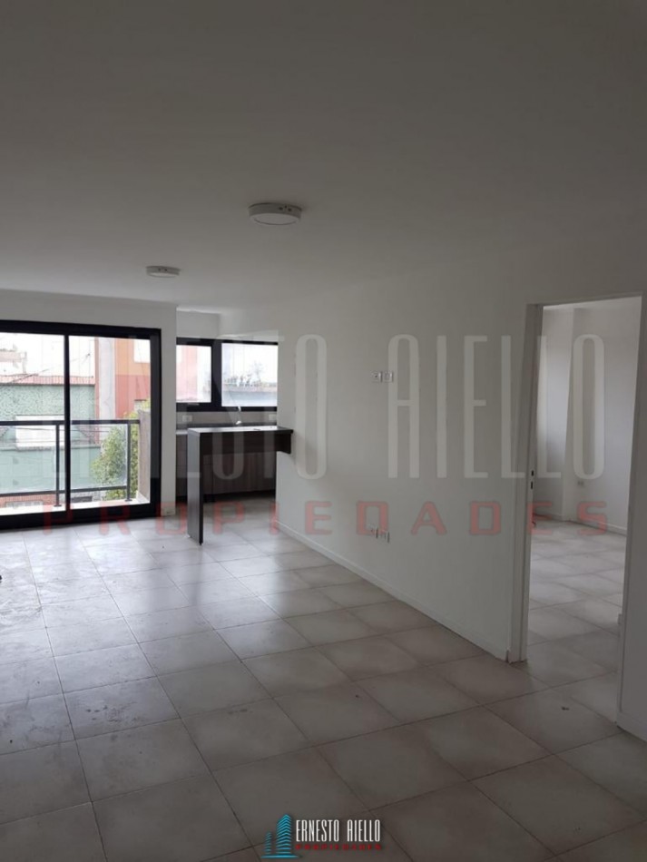 VENTA AMPLIO DEPTO 2 AMBIENTES EN MAR DEL PLATA, ZONA COMERCIAL