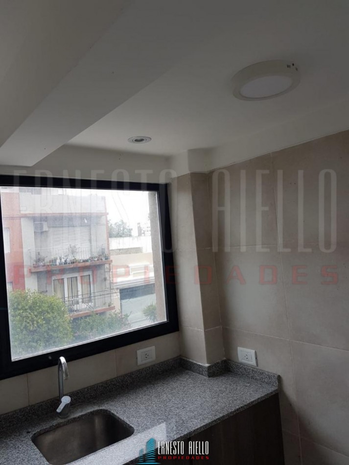 VENTA AMPLIO DEPTO 2 AMBIENTES EN MAR DEL PLATA, ZONA COMERCIAL