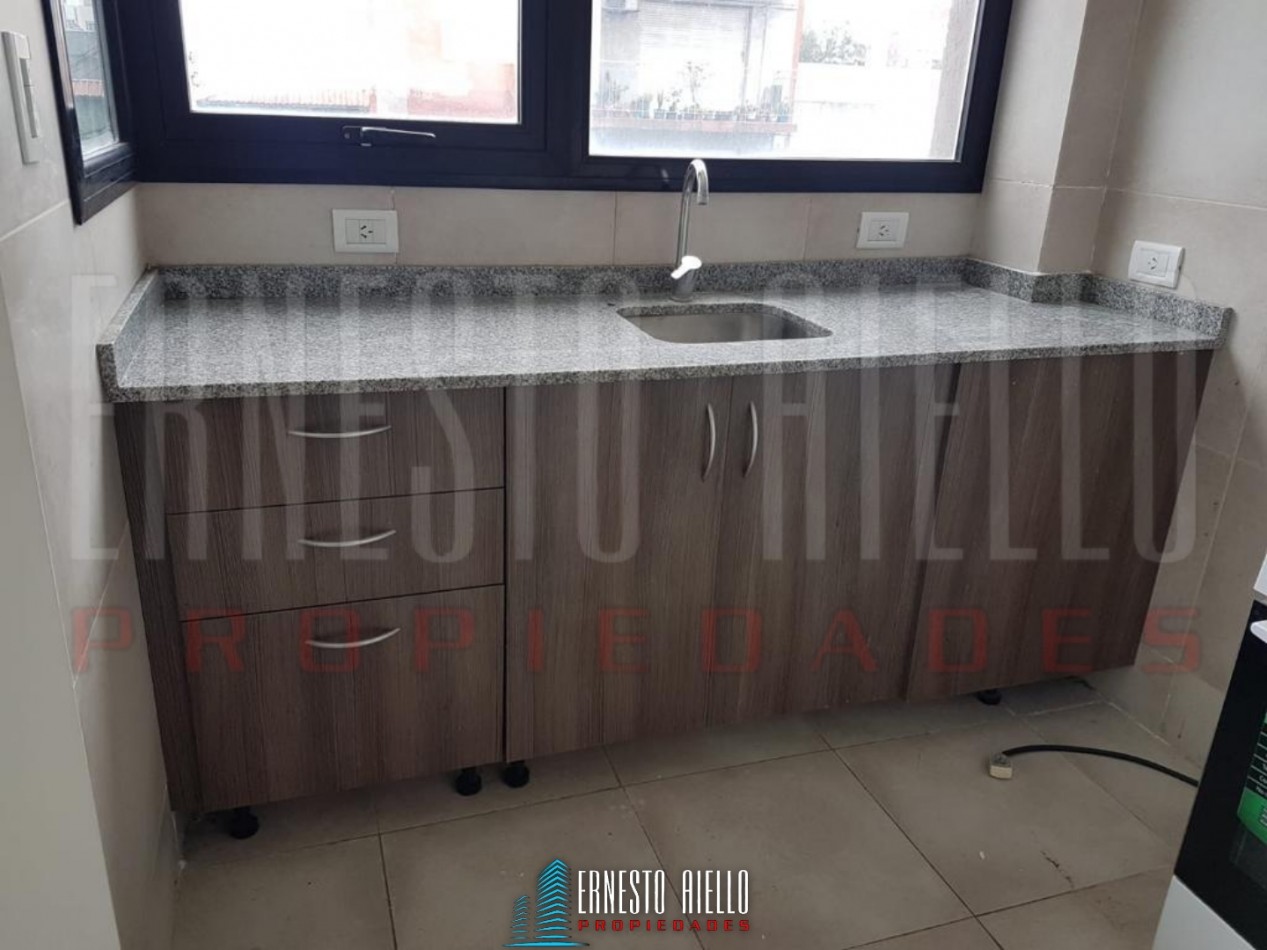 VENTA AMPLIO DEPTO 2 AMBIENTES EN MAR DEL PLATA, ZONA COMERCIAL