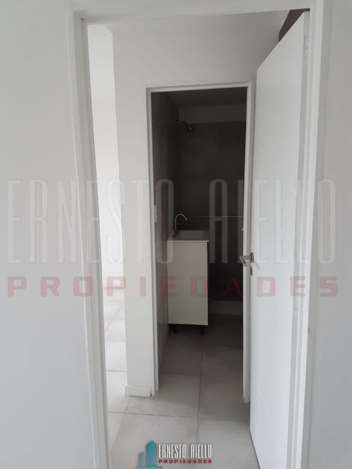 VENTA AMPLIO DEPTO 2 AMBIENTES EN MAR DEL PLATA, ZONA COMERCIAL