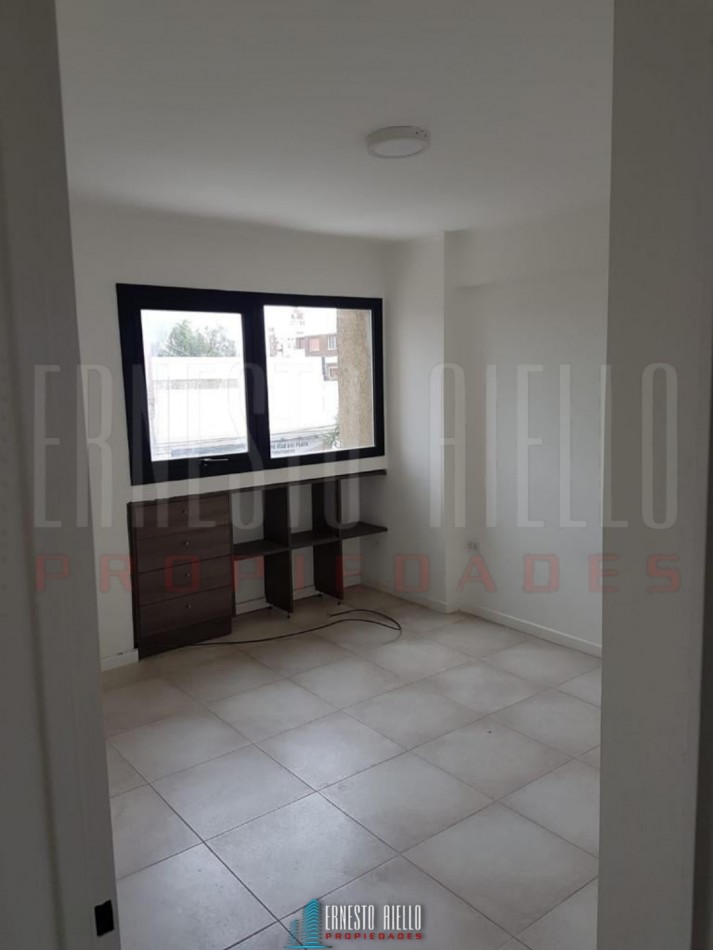 VENTA AMPLIO DEPTO 2 AMBIENTES EN MAR DEL PLATA, ZONA COMERCIAL