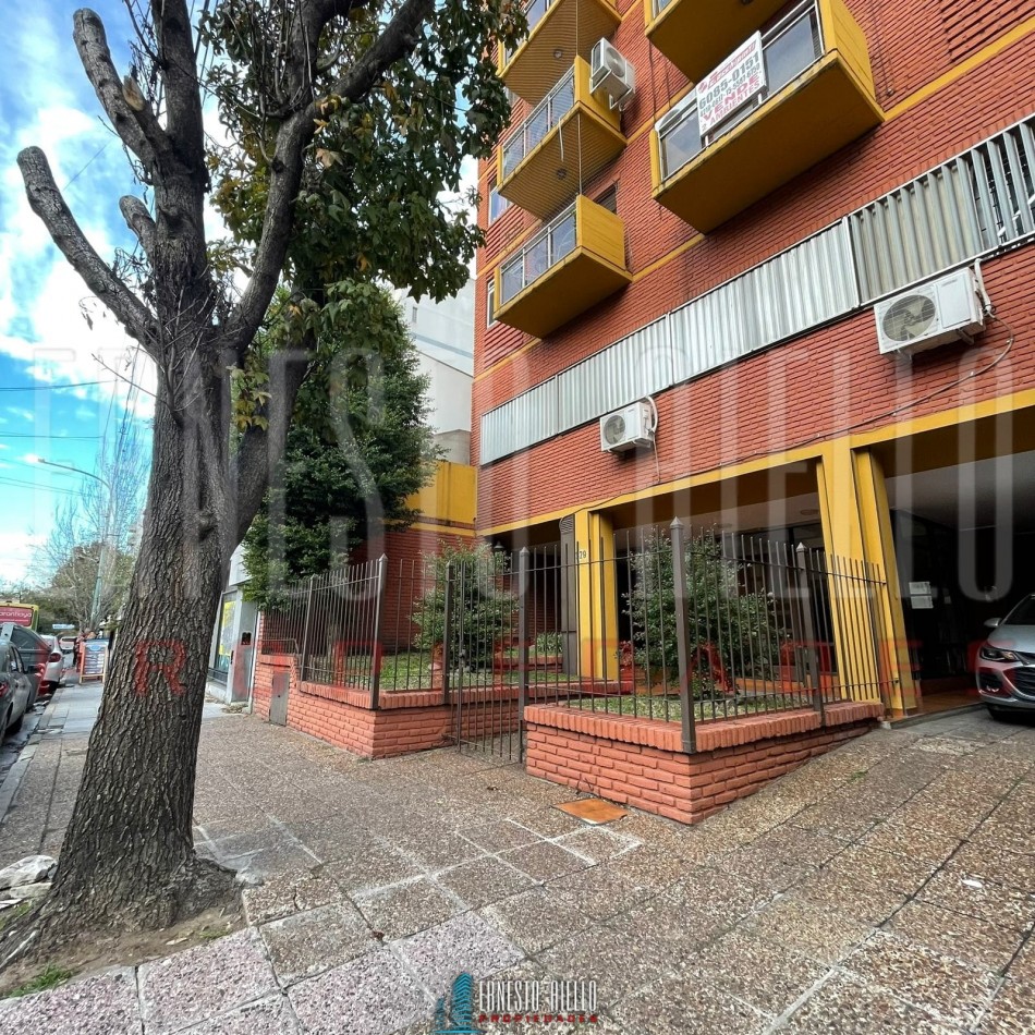 OPORTUNIDAD! VENTA DEPARTAMENTO 2 AMBIENTES CON COCHERA Y BALCON, QUILMES CENTRO