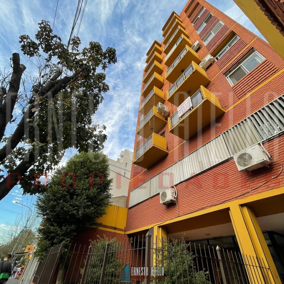 OPORTUNIDAD! VENTA DEPARTAMENTO 2 AMBIENTES CON COCHERA Y BALCON, QUILMES CENTRO