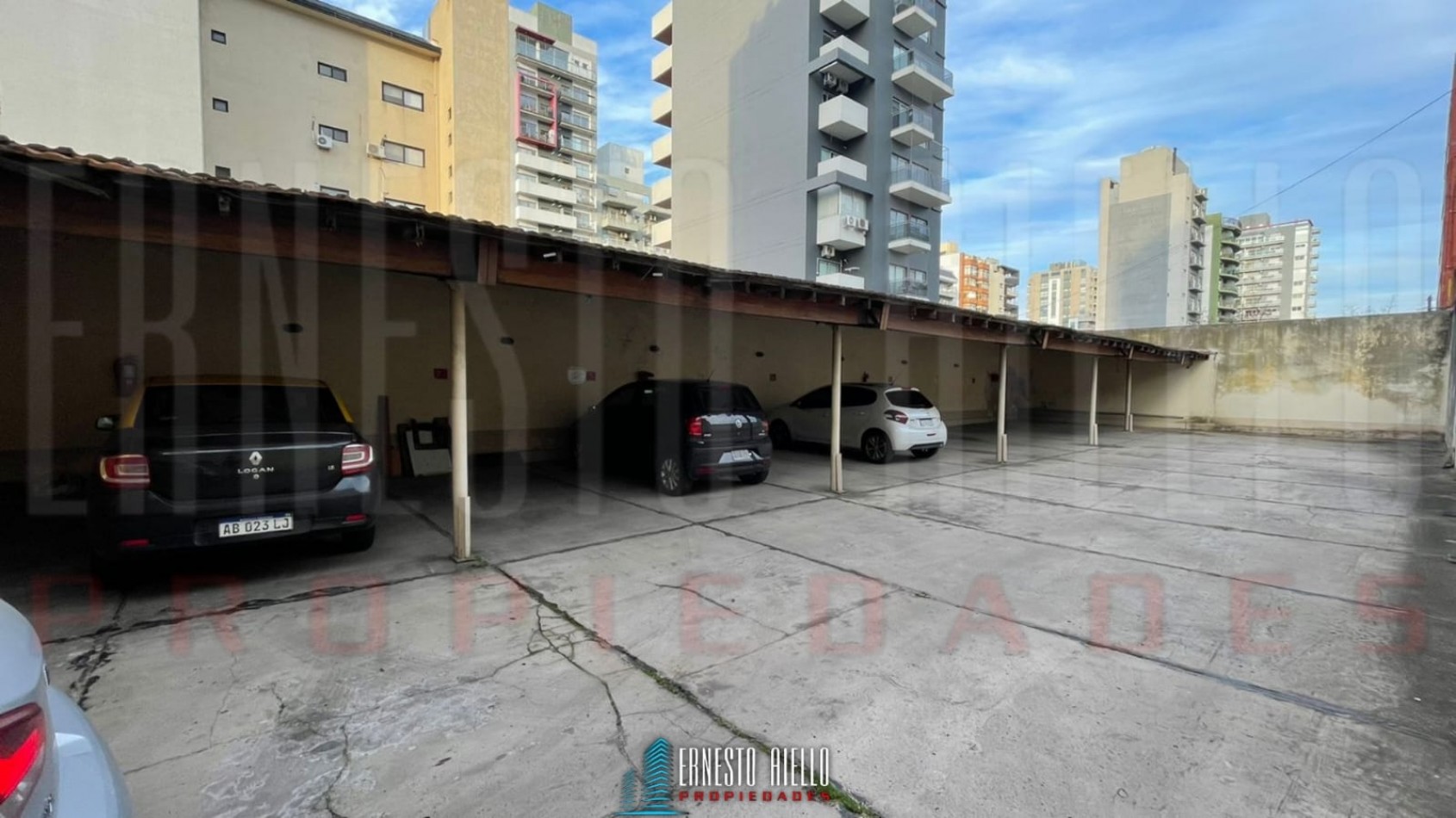 OPORTUNIDAD! VENTA DEPARTAMENTO 2 AMBIENTES CON COCHERA Y BALCON, QUILMES CENTRO