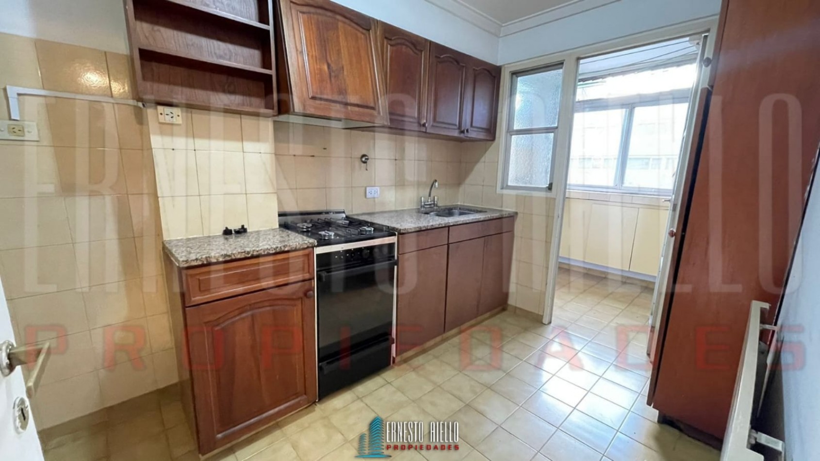 OPORTUNIDAD! VENTA DEPARTAMENTO 2 AMBIENTES CON COCHERA Y BALCON, QUILMES CENTRO