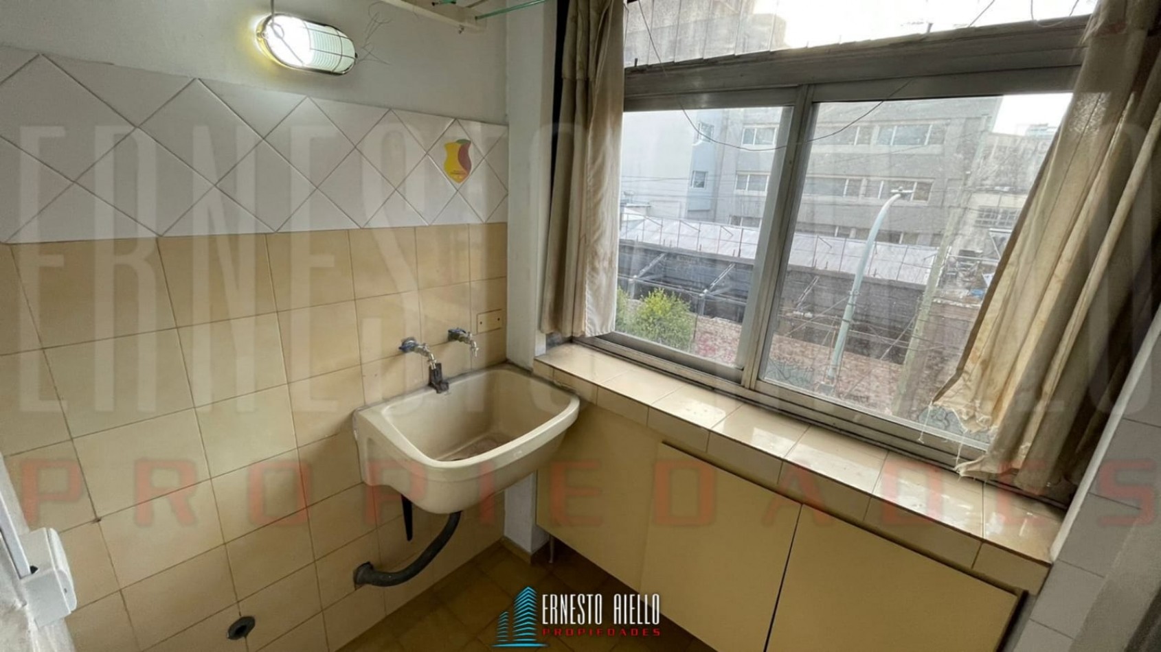 OPORTUNIDAD! VENTA DEPARTAMENTO 2 AMBIENTES CON COCHERA Y BALCON, QUILMES CENTRO