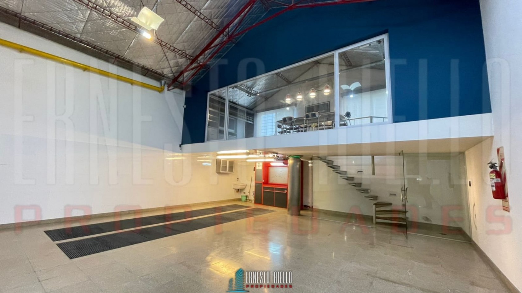 ALQUILER EXCELENTE GALPON/GARAGE UNIDAD FUNCIONAL EN PLANTA BAJA, QUILMES OESTE.