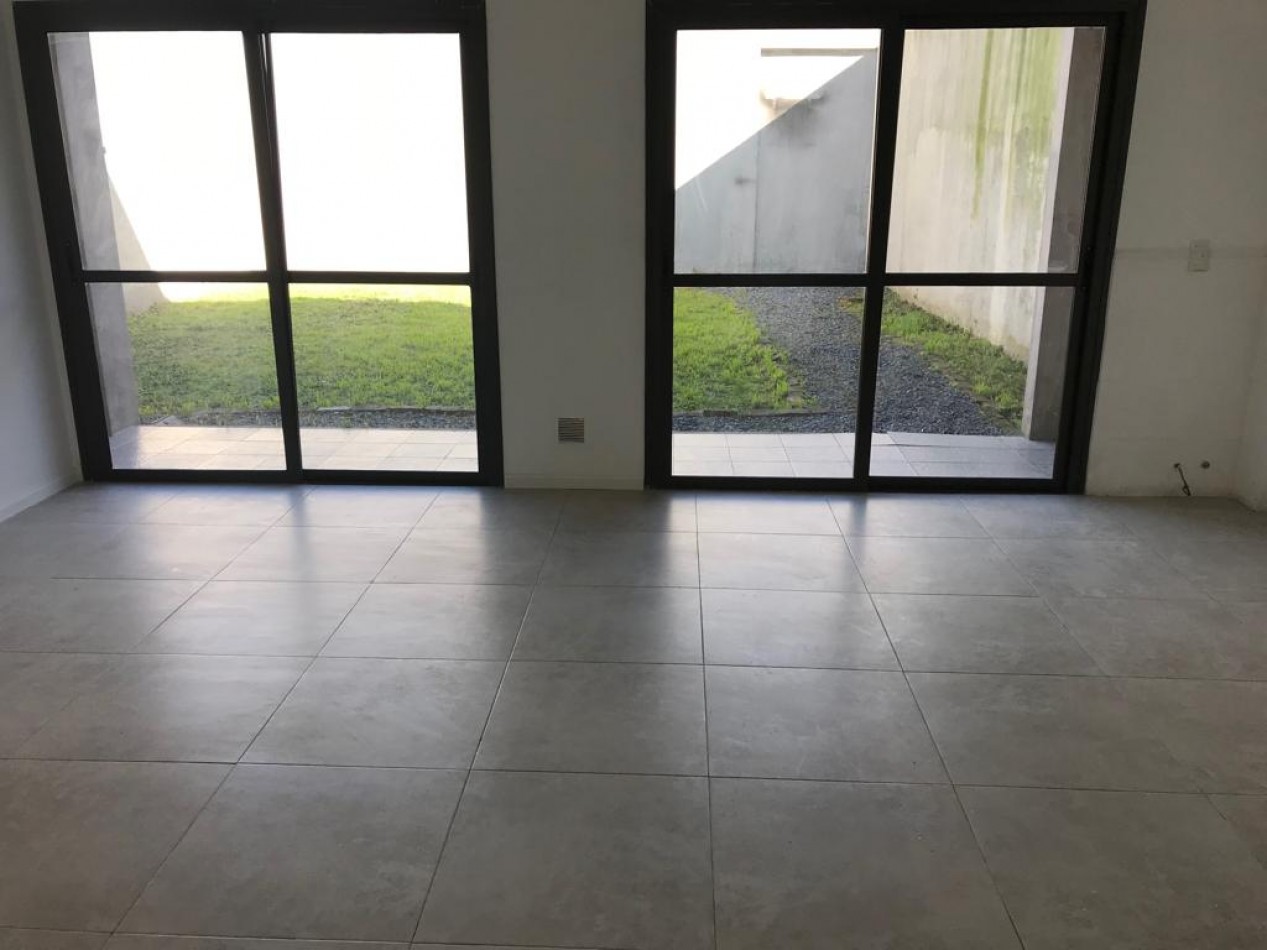 ALQUILER DEPARTAMENTO 3 AMBIENTES CON COCHERA Y PATIO