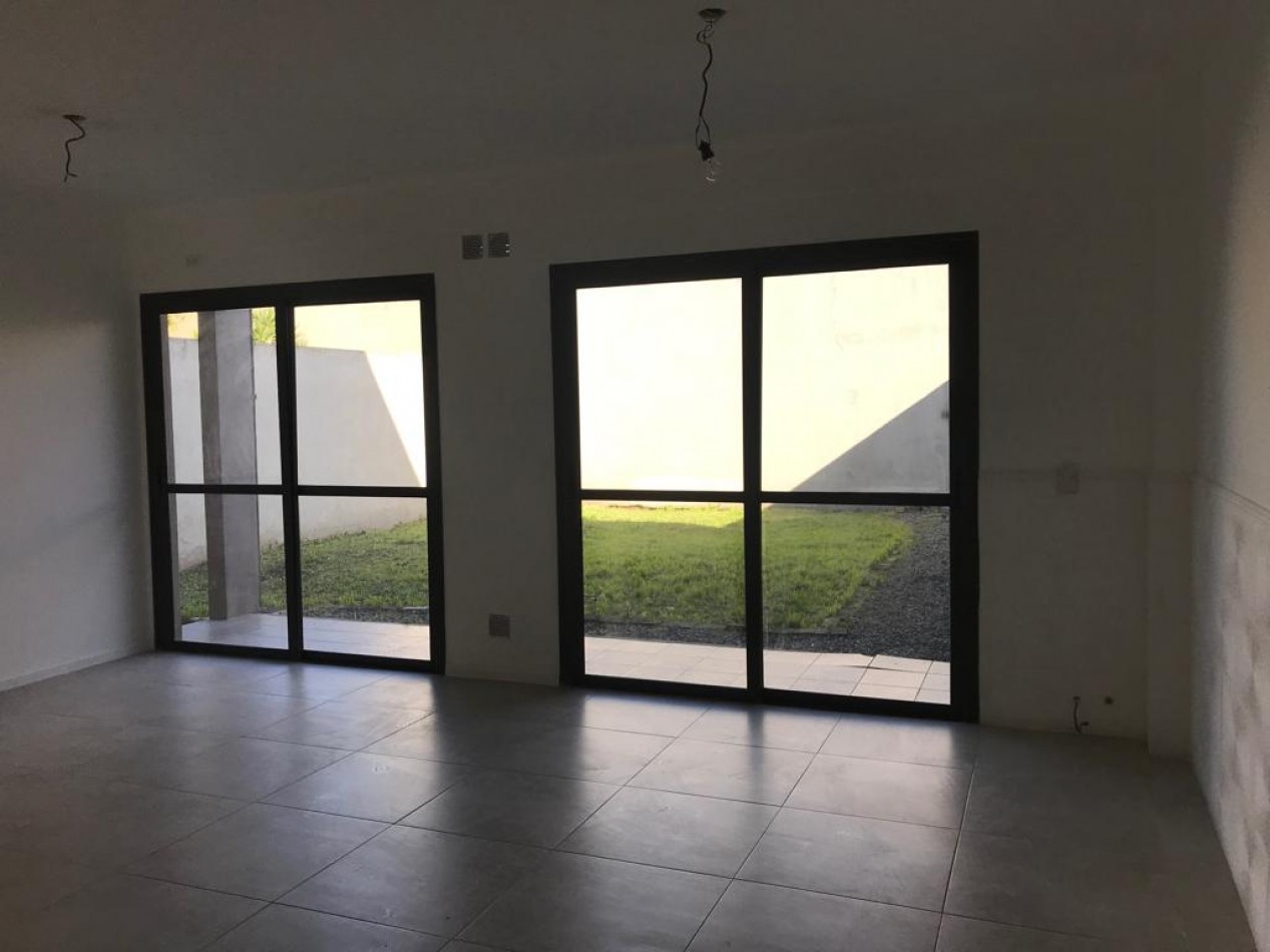 ALQUILER DEPARTAMENTO 3 AMBIENTES CON COCHERA Y PATIO