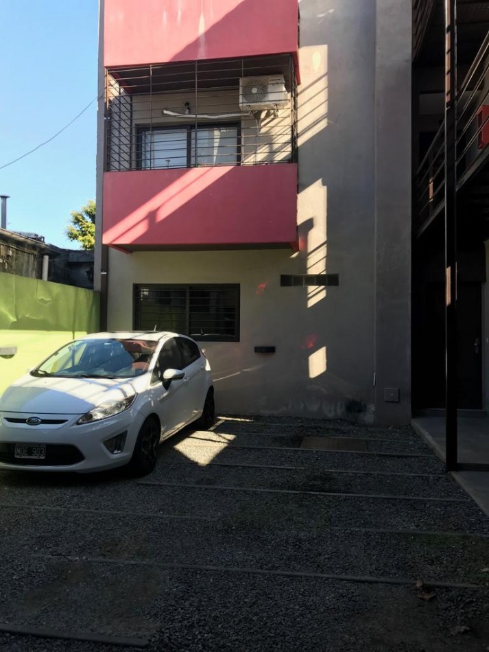 ALQUILER DEPARTAMENTO 3 AMBIENTES CON COCHERA Y PATIO