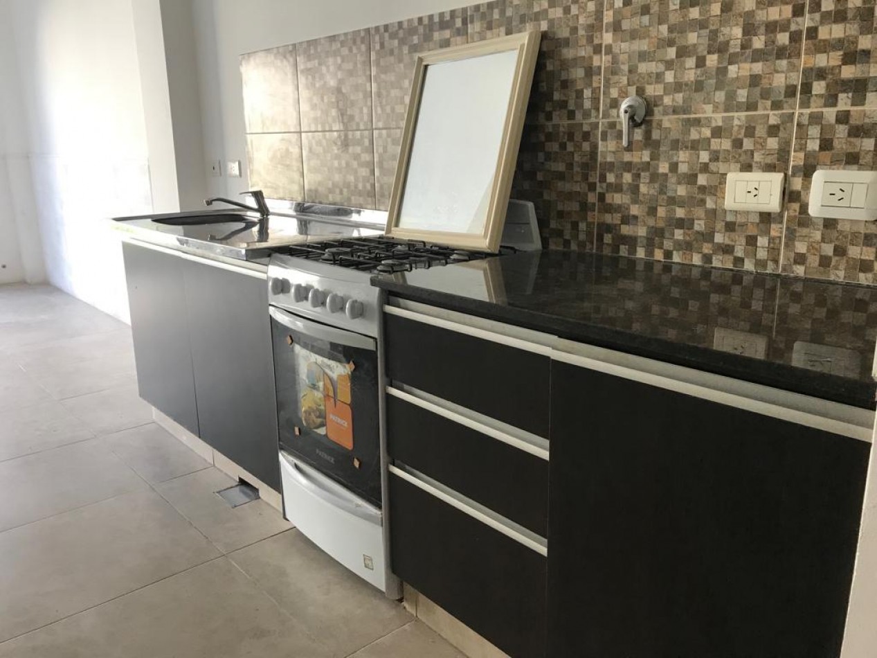 ALQUILER DEPARTAMENTO 3 AMBIENTES CON COCHERA Y PATIO